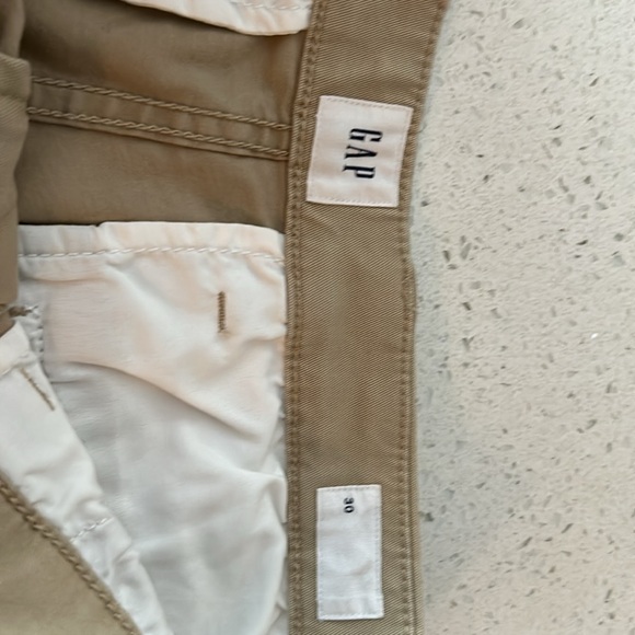 Men’s Gap tan shorts size 30 - Picture 2 of 2